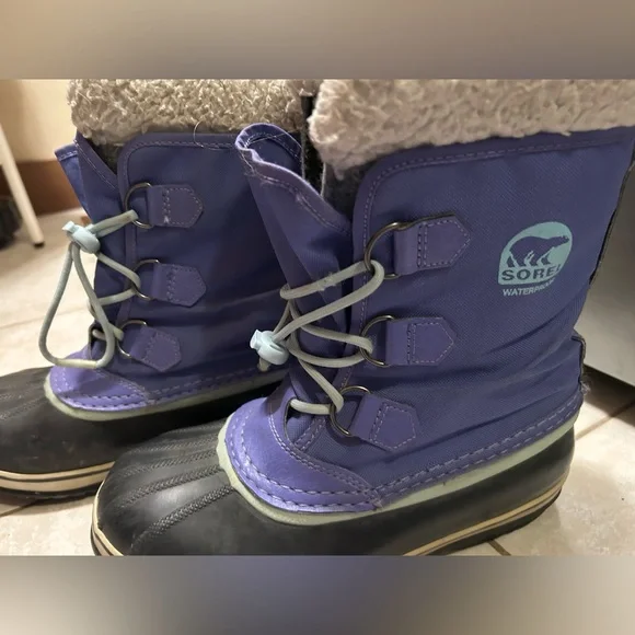 Sorel Women's Purple and Black Winter Boots - Picture 2 of 3